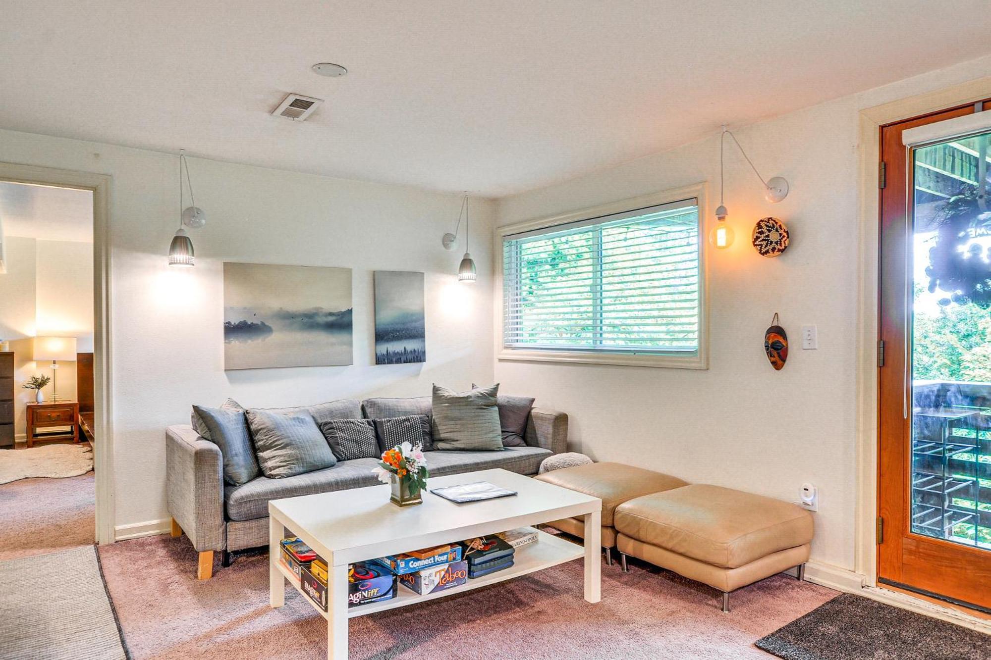 Apartment Lush Flat With Fire Pit, 4 Mi To Dtwn!
